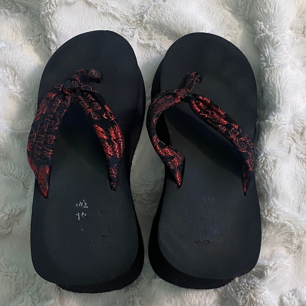 Y2K Black and Red Flip Flops